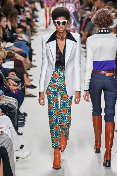 Look 5
